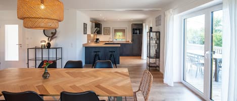 Ferienhaus Megumi, 160m², 4 Schlafzimmer, 3 Bäder, max. 8 Pers., Balkon, WLAN-Ess- und Wohnbereich