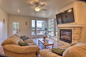 Living Room | Smart TV | Gas Fireplace