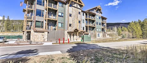 Keystone Vacation Rental | 2BR | 2BA | 1,216 Sq Ft | Step-Free via Elevator