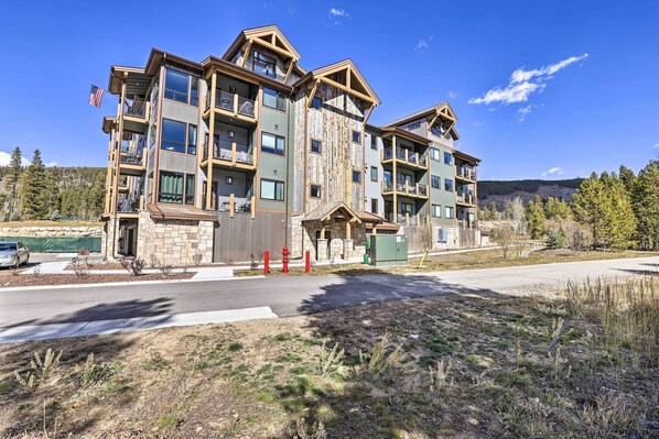 Keystone Vacation Rental | 2BR | 2BA | 1,216 Sq Ft | Step-Free via Elevator