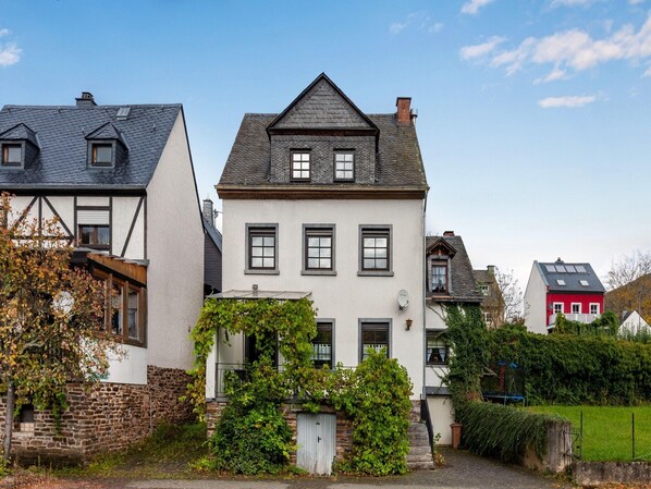 Außenseite Ferienhaus [Sommer]