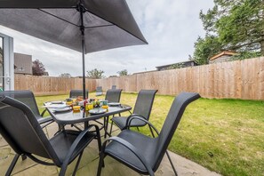 The Hideaway, Docking: The garden is fully enclosed and laid mostly to lawn