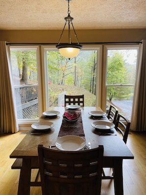 Dining area between living room and kitchen