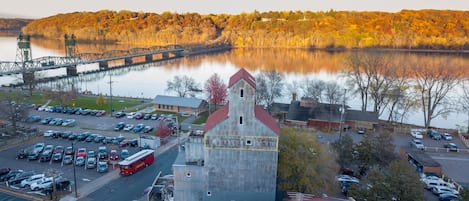 Welcome to the Commander-North Bin in DT Stillwater w/St. Croix River views!
