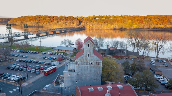 Welcome to the Commander-North Bin in DT Stillwater w/St. Croix River views!
