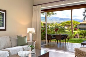 Seamless living?where indoors open effortlessly into paradise HKK-112