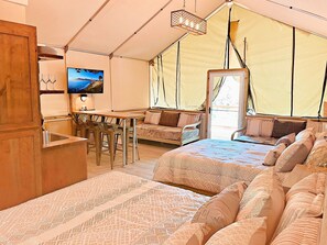 Open or close the back of the cabin!