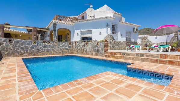 Villa Aránzazu Nerja by Ruralidays