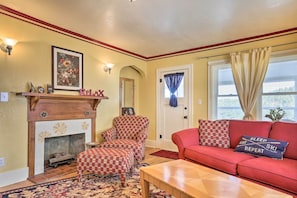 Living Room | Central Air Conditioning | Fireplace (Decorative Only)