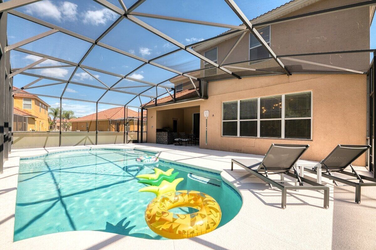 Huge 6BR House – Private Pool Retreat near Disney