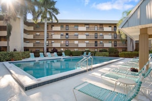 Whether you're a sun lover or like to have it made in the shade, there is ample seating with and without cover around the pool to please everyone.