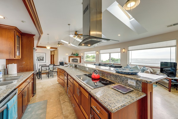 Crescent City Vacation Rental | 4BR | 3BA | 2,984 Sq Ft | Step-Free Access
