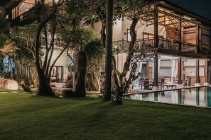 Villa Purnama and a detached building by the pool