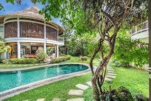 Garden,Territory of the resort,Restaurant,Shared swimming pool with garden view