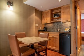 Prepare a snack in the equipped kitchenette.