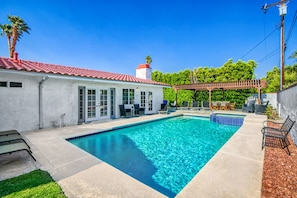 K0640 - Pool and Spa Area to covered patio