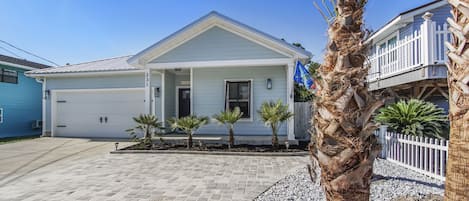 "GONE COASTAL"  New charming coastal home 5 min walk to the beach