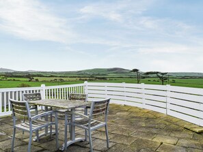Sitting-out-area | Methlem Chalet, Aberdaron