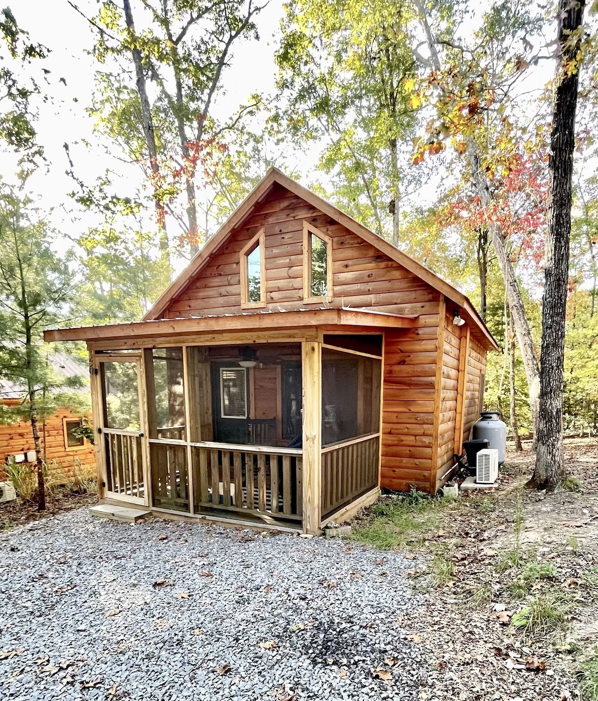 Need to Get Away? Comfy, Pristine, Pet-friendly Cabin Awaits You