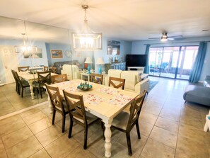 Dining table seats 6 ; Quartz breakfast
seats four! Celebrate the holidays!