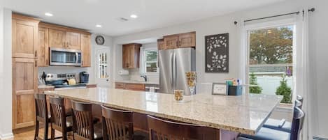 Large Eat In Kitchen Island
