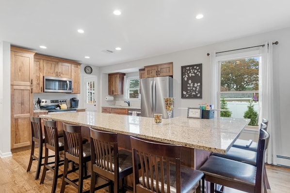 Large Eat In Kitchen Island
