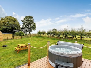 Hot tub | Brook Valley Glamping-Elm - Brook Valley Glamping, Llanfair Caereinion