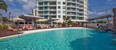 Outdoor pool for the guests to enjoy 🏊‍♂️