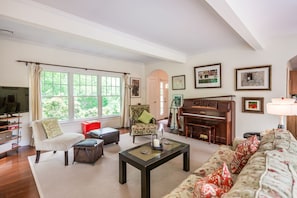 Livingroom with great light; piano. (Green sofa was replaced white couch)