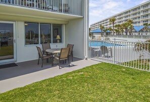 Island Surf #1 Patio