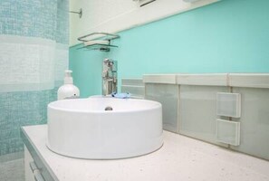 Plenty of counter space in the bathroom