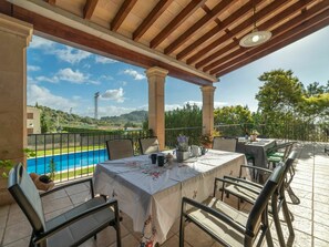 Table, Property, Furniture, Chair, Sky, Flowerpot, Tree, Shade, Window, Interior Design