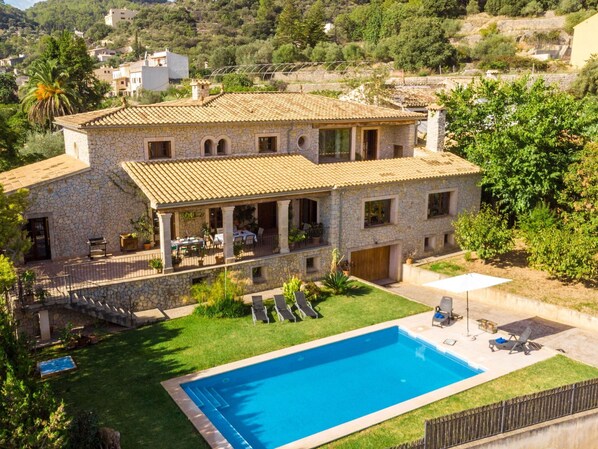 Building, Plant, Property, Window, Water, Green, Tree, Swimming Pool, Door, House