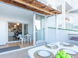Tabelle, Möbel, Eigentum, Couch, Bilderrahmen, Stuhl, Gebäude, Interior Design, Holz, Zimmerpflanze