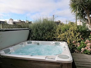 Wasser, Pflanze, Himmel, Wolke, Jacuzzi, Badewanne, Jacuzzi, Rechteck, Schwimmbad