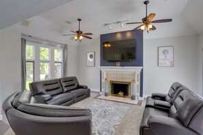Living Room | 2-Story Home | Smart TV | Fireplace | Central A/C