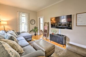 Living Room | Smart TV