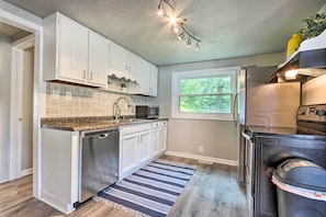 Kitchen | Fully Equipped | 949 Sq Ft