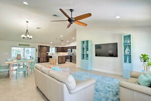 Living Room | Free WiFi | Central A/C | Electric Heat | 2,456 Sq Ft
