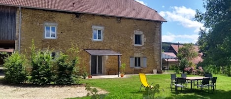 Maison côté jardin/terrasse