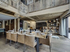 Bar (in der Unterkunft)
