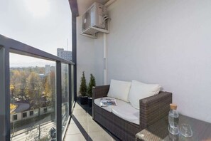 A balcony with comfortable furniture allows you to spend time outdoors.