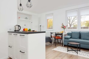 Studio with a double bed, double corner sofa bed, Smart TV and kitchenette.