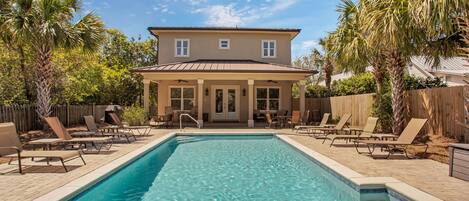 Heated pool in private Oasis!