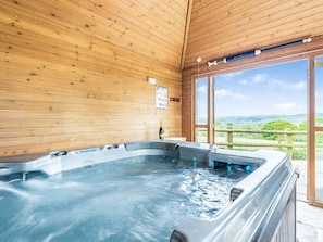 Hot tub | Edderton Hall Country House, Welshpool