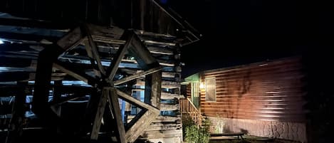 Waterwheel cabin .with operating Waterwheel!