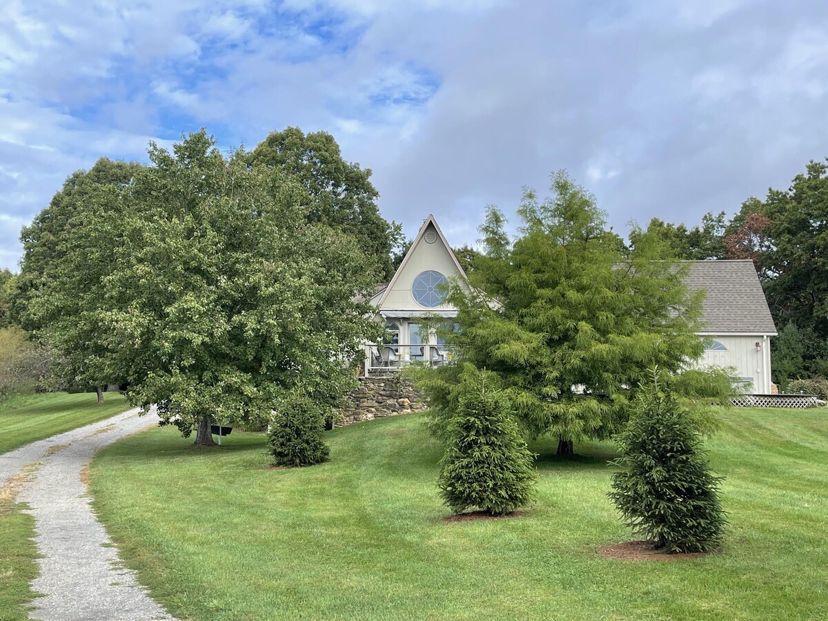 5 Bedroom A-Frame Cottage with Creek, Barn, Game Room, Fire Pit, Hot Tub
