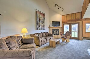 Living Room | Smart TV | Wood-Burning Fireplace