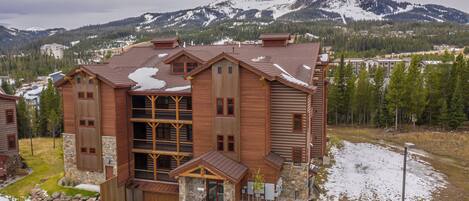 Elkhorn Lodge with Surrounding Mountain Views