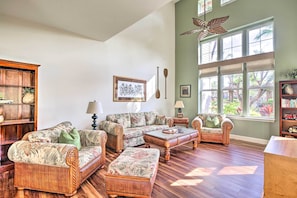 Living Room | 2-Story Townhome